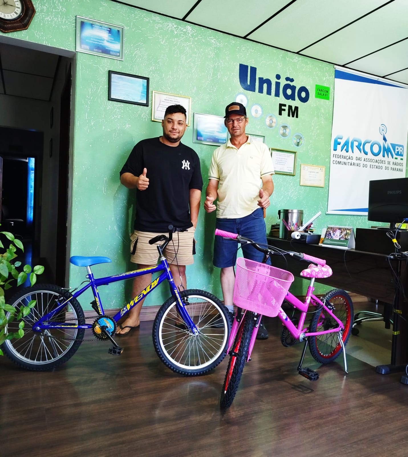 Sorteio de 02 bicicletas, uma para menino, outra para menina. Dia 12 no Programa Manhã Alto Astral com Pedro Henrique Correia, às 11:00 HS  Para participar, é só deixar na Caixinha da Rádio, o nome completo da criança, idade, e telefone do responsável.
